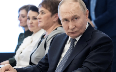 VLADIMIR PUTIN ACUSA A EMMANUEL MACRON DE SER UN NAPOLEÓN BONAPARTE O HITLER